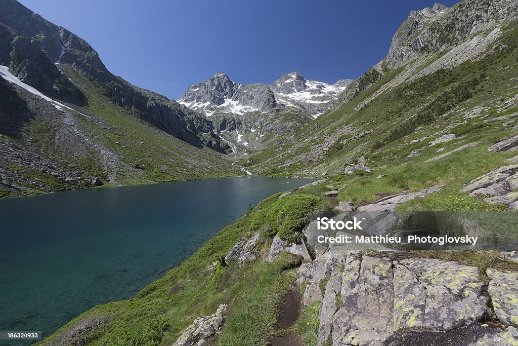 Lago de montanha, Parque Nacional de Pirenéus, na França - Foto de stock de Aventura royalty-free
