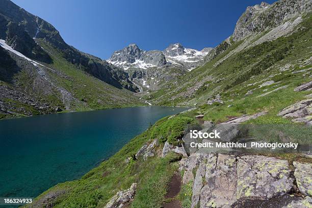 Foto de Lago De Montanha Parque Nacional De Pirenéus Na França e mais fotos de stock de Aventura