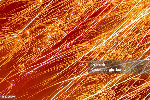 Coloridos Fuegos Artificiales En El Cielo Oscuro Foto de stock y más banco de imágenes de 2014 - 2014, Acontecimiento, Actuación - Espectáculo