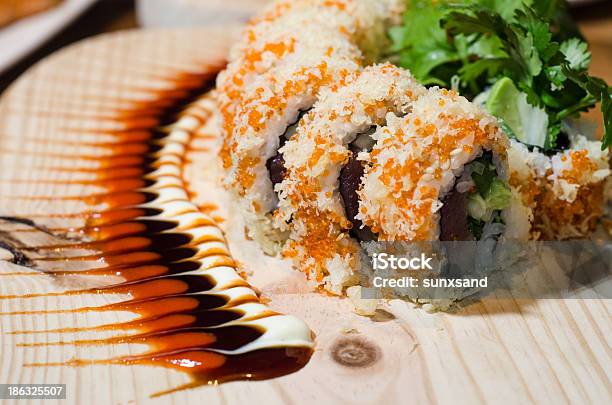 Photo libre de droit de Rouleaux De Sushi Japonais banque d'images et plus d'images libres de droit de Aliment - Aliment, Aliments et boissons, Asie