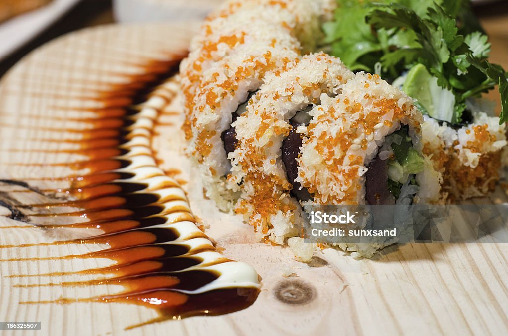 Rolinhos de sushi japonês - Foto de stock de Abacate royalty-free