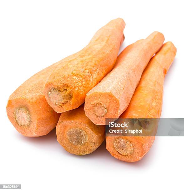Морковь — стоковые фотографии и другие картинки Белый фон - Белый фон, Вертикальный, Готовить