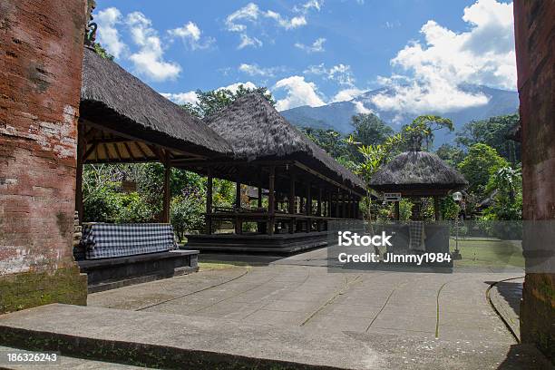 Pura Luhur Batukaru - Fotografie stock e altre immagini di Acqua - Acqua, Albero, Albero tropicale