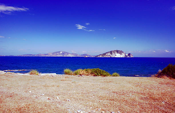 istock Sea coast of island 186326354