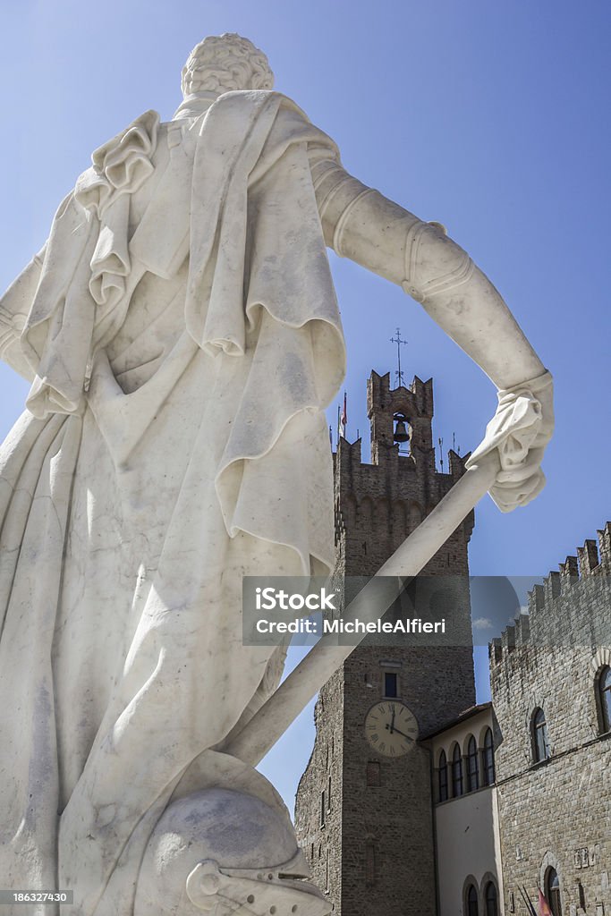 Statua di Ferdinand I de'Medici, Arezzo, Italia - Foto stock royalty-free di Ambientazione esterna