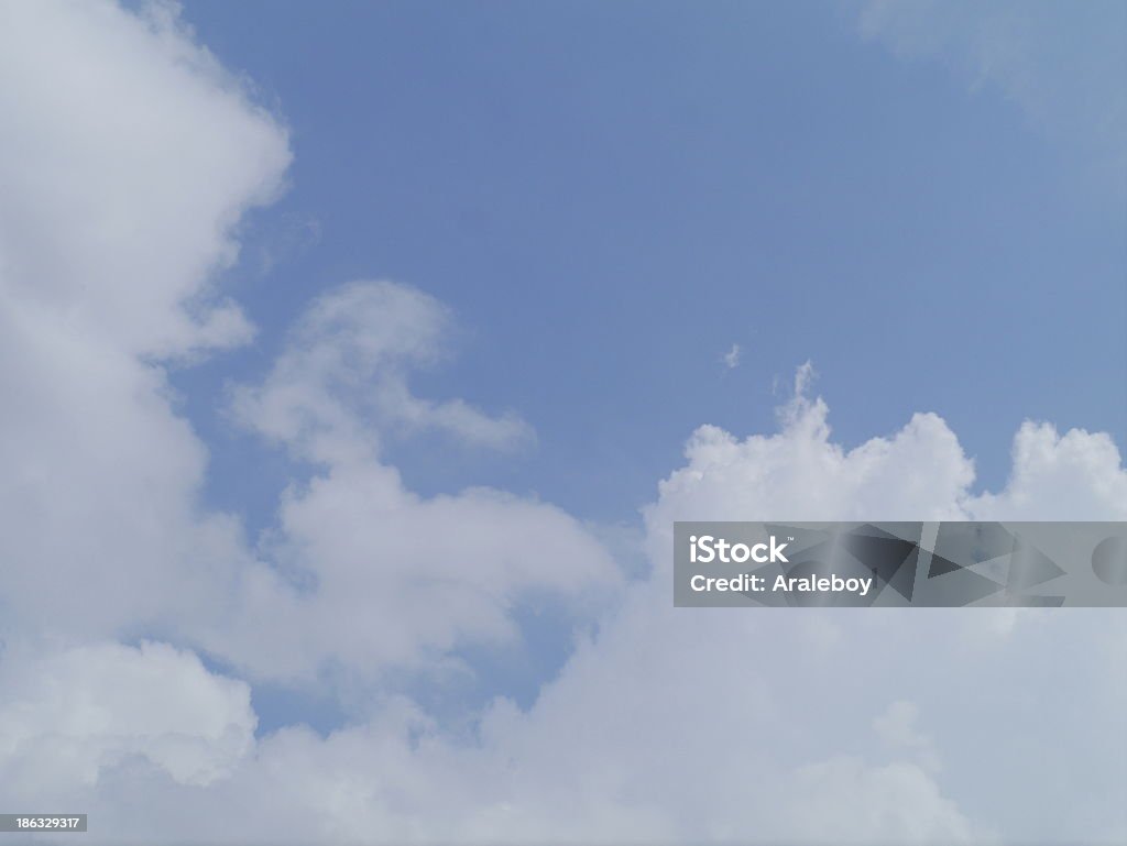 Chmura niebieski niebo. - Zbiór zdjęć royalty-free (Bez ludzi)