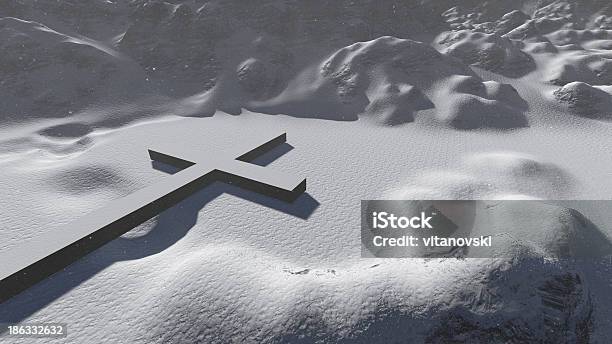 Cruce Símbolo En La Nieve Foto de stock y más banco de imágenes de Aire libre - Aire libre, Azul, Catolicismo