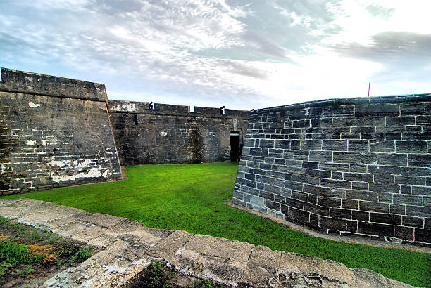 要塞壁 - st augustine florida usa fort ストックフォトと画像