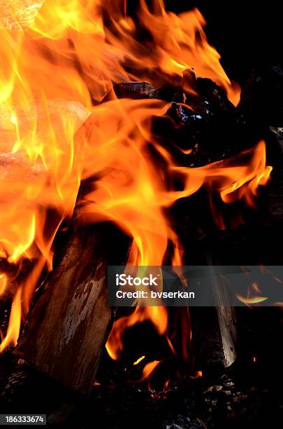 Fundo De Fogo - Fotografias de stock e mais imagens de Amarelo - Amarelo, Bola de fogo, Chama