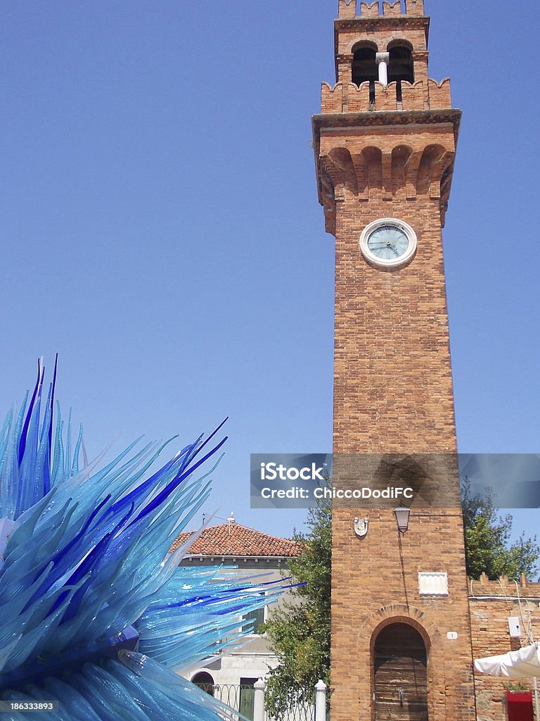 Bell Tower con reloj en la isla de Murano - Foto de stock de Isla de Burano libre de derechos
