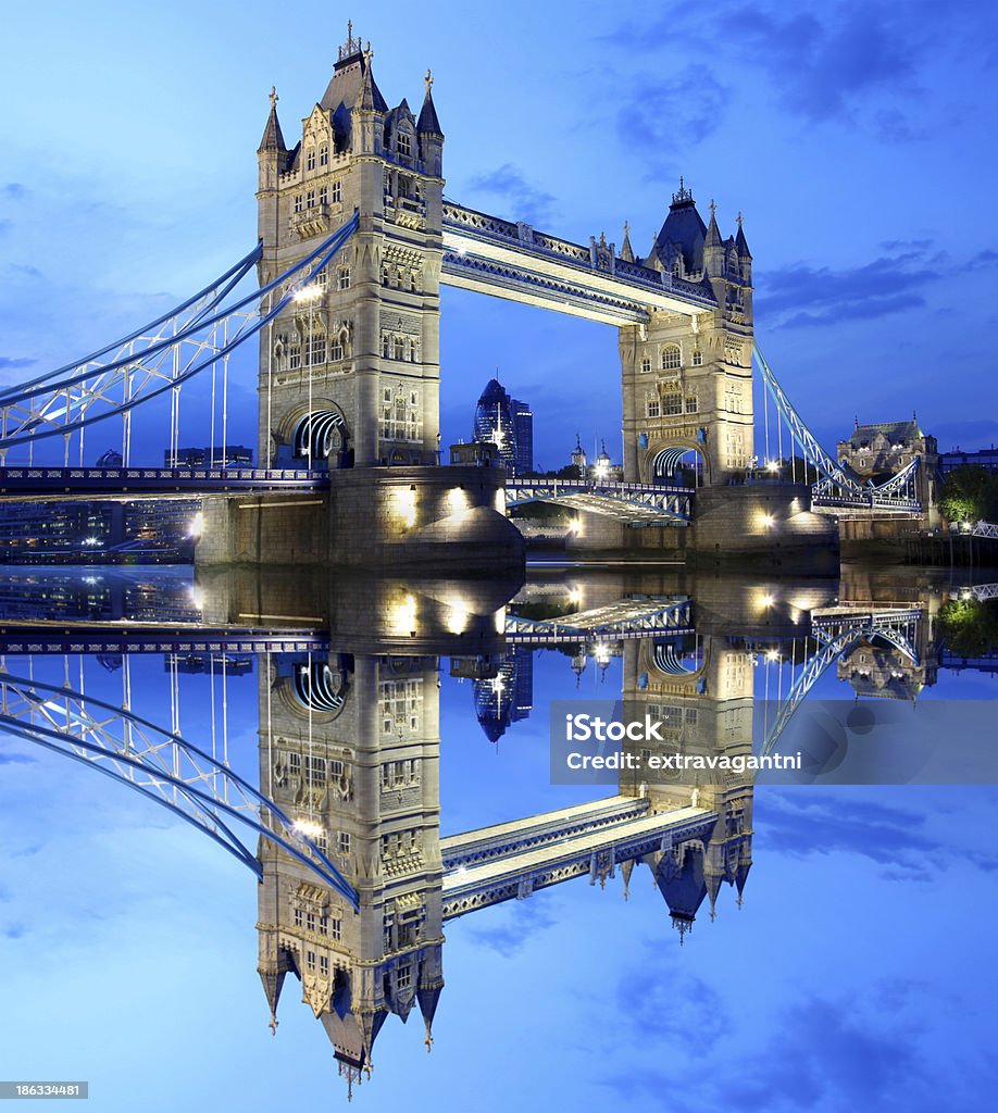 유명한 타워 브리지 런던, 영국 - 로열티 프리 가동교 스톡 사진