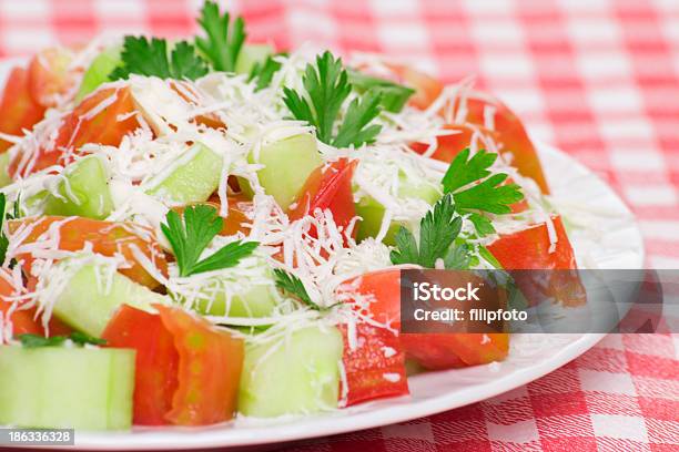 Insalata Di Verdure Fresche - Fotografie stock e altre immagini di Alimentazione sana - Alimentazione sana, Antipasto, Bianco