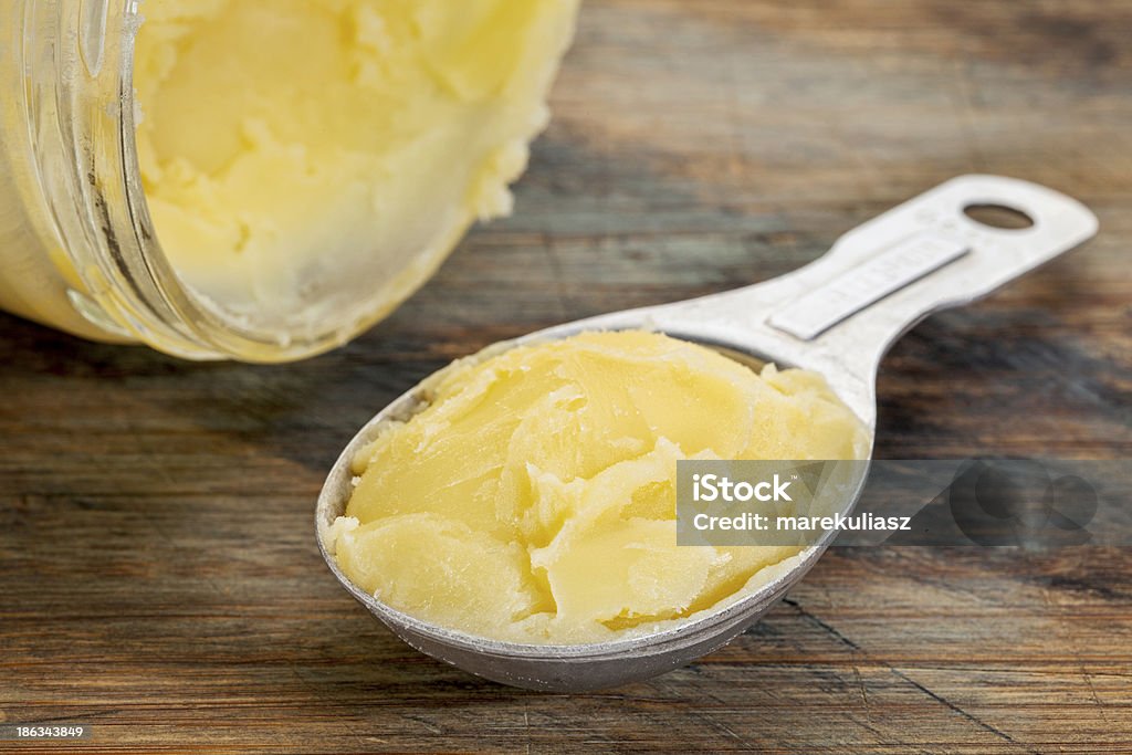 ギー-バターを明確化。 - バターのロイヤリティフリーストックフォト
