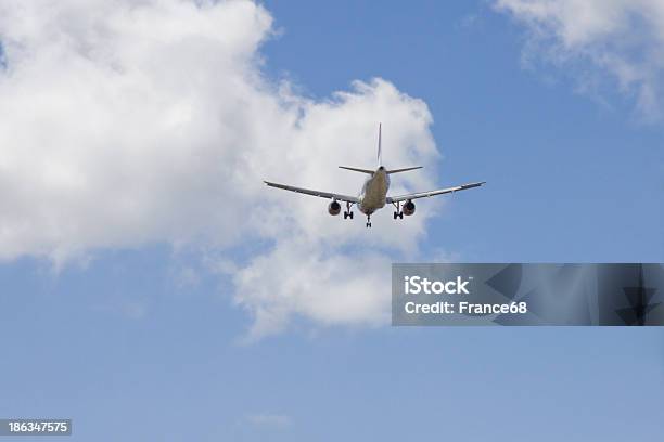 플라잉 블루 Sky 교통수단에 대한 스톡 사진 및 기타 이미지 - 교통수단, 교환, 구름