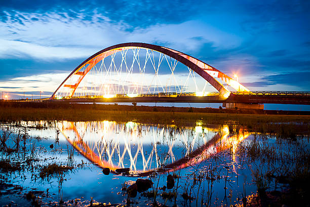 istock Color Red Bridge Sunset, Chuk Yuen 186347825