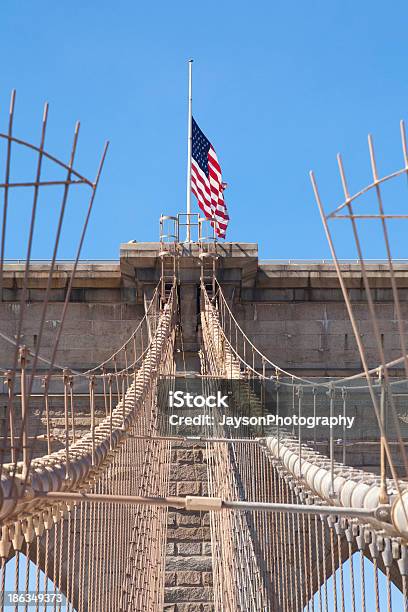 Foto de Bandeira Americana Em Brooklyn Bridge e mais fotos de stock de Abstrato - Abstrato, Arame, Arquitetura