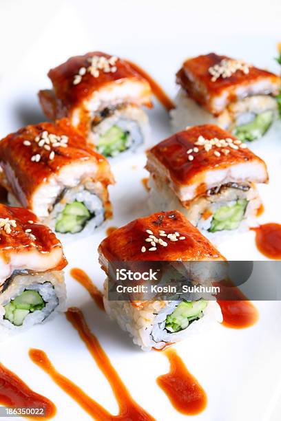 Dragon Rollo De Sushi Foto de stock y más banco de imágenes de Alimento - Alimento, Anguillidae, Comida del mediodía