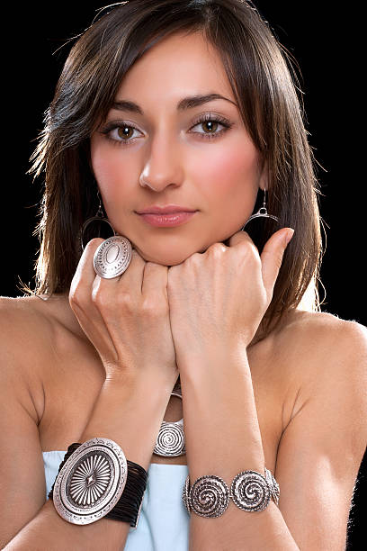 istock portrait of a pretty young brunette 186354054