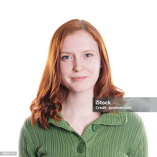 Foto de Jovem Mulher Sorrindo e mais fotos de stock de Adulto - Adulto, Cabelo Ruivo, Comportamento