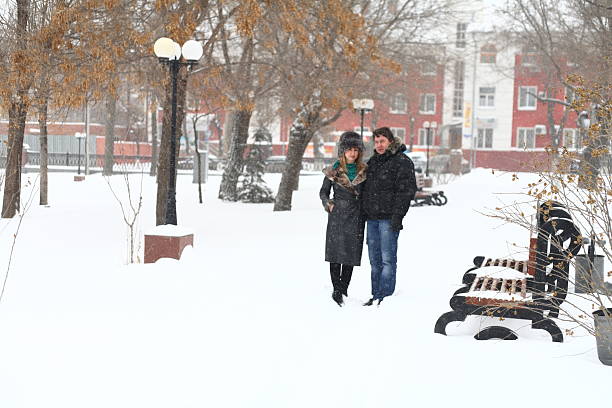 istock Winter couple 186360413