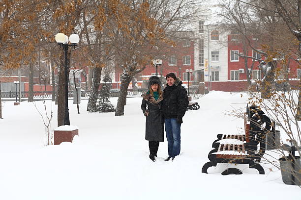istock Winter couple 186360433