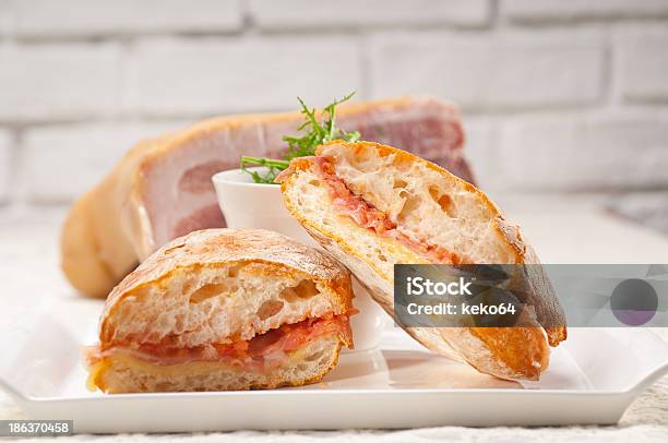 Ciabatta Paninisandwich Mit Parmaschinken Und Tomaten Stockfoto und mehr Bilder von Abnehmen