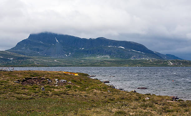 istock Lake Vinstre and mountain Bitihorn (Jotunheimen, Norway) 186376057