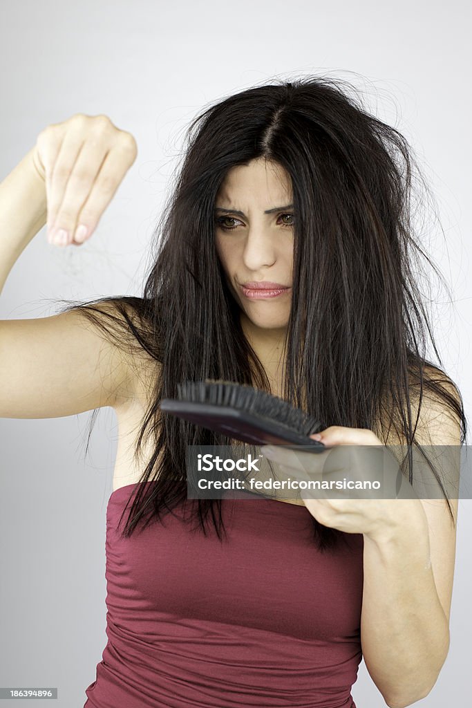 Mulher com perda de cabelo problema sensação de tristeza - Royalty-free Adulto Foto de stock