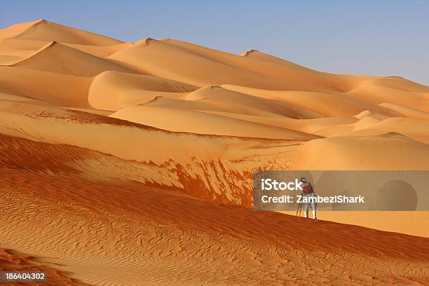 Dunas Fotógrafo - Fotografias de stock e mais imagens de Rub' al-Khali - Rub' al-Khali, Arábia Saudita, Adulto