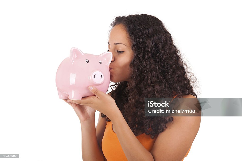 Giovane afro-americana donna Baciare Salvadanaio a porcellino - Foto stock royalty-free di Adolescente