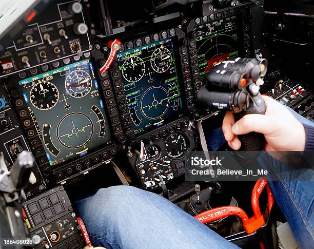 Cockpit De Um Avião Militar - Fotografias de stock e mais imagens de Indústria aeroespacial - Indústria aeroespacial, Veículo Aéreo, Vara