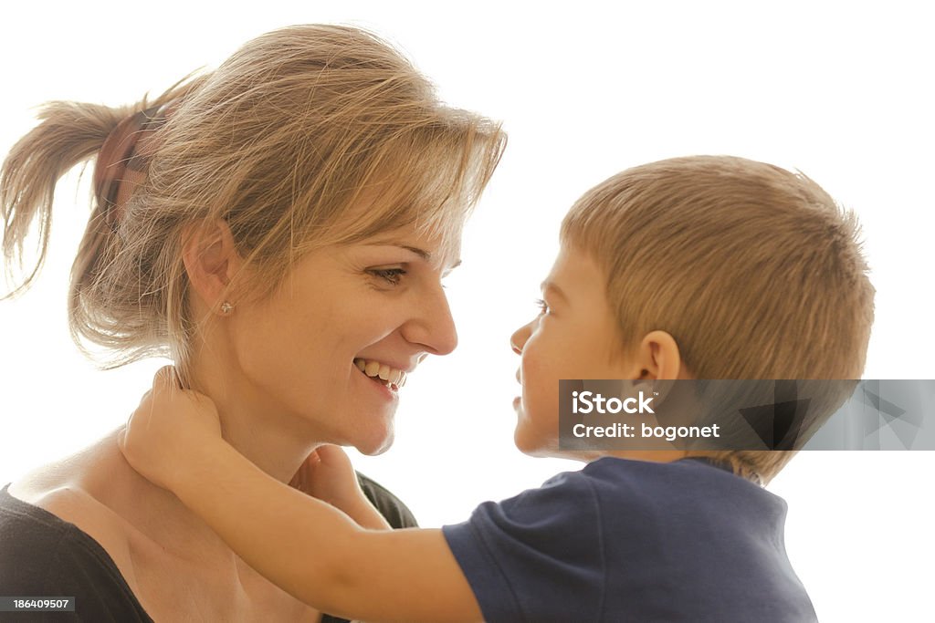 Mãe e filho jogando - Foto de stock de Abraçar royalty-free