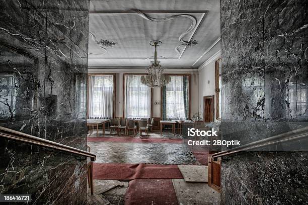 El Gran Salón Foto de stock y más banco de imágenes de Abandonado - Abandonado, Aislado, Brillante