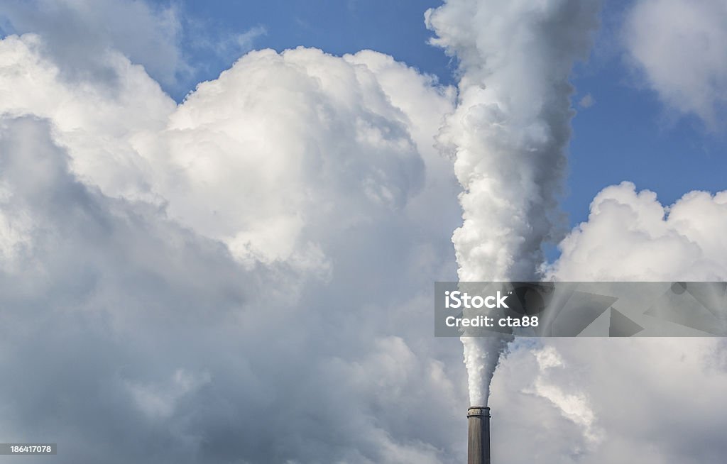 白煙の石炭発電プラント人々 - エンジンのロイヤリティフリーストックフォト