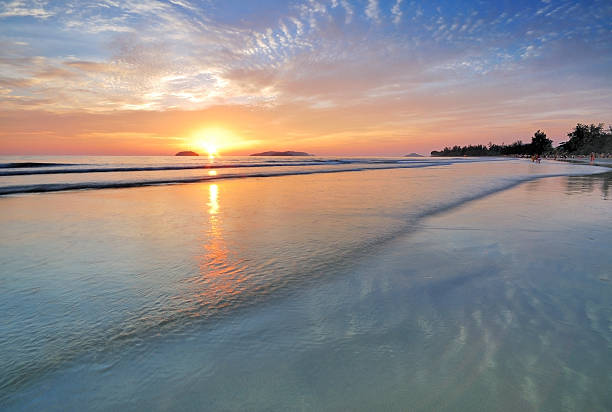 istock Sunset at the beach in Kota Kinabalu 186419379