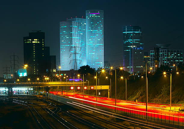 나이트 뷰 tel aviv, israel. - tel aviv israel skyline traffic 뉴스 사진 이미지