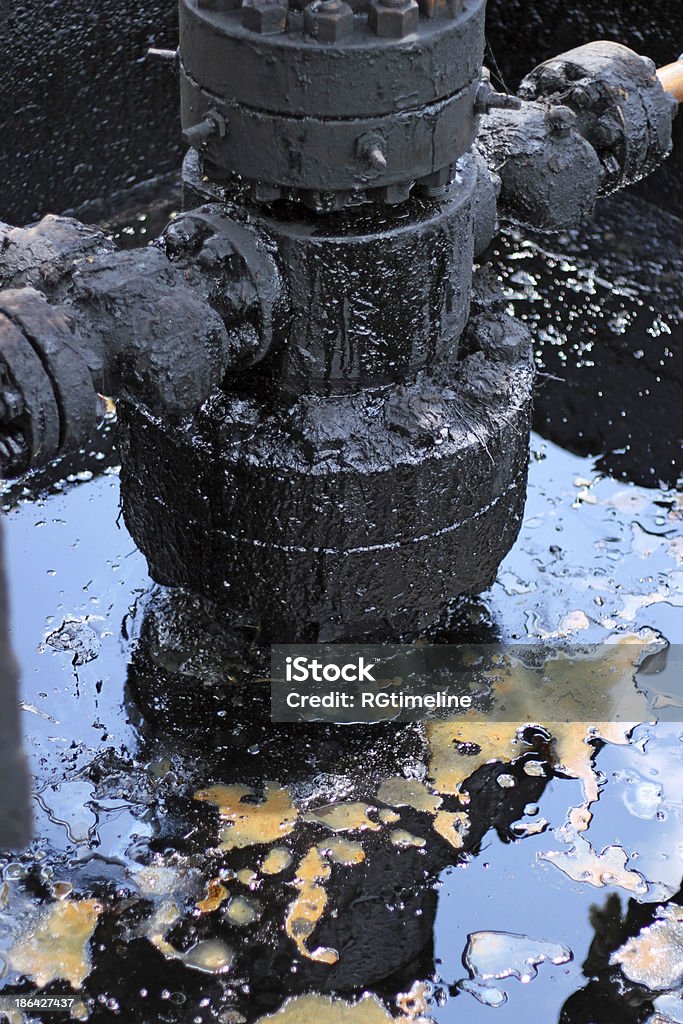 Сырой Oil Spill - Стоковые фото Разлив нефти роялти-фри