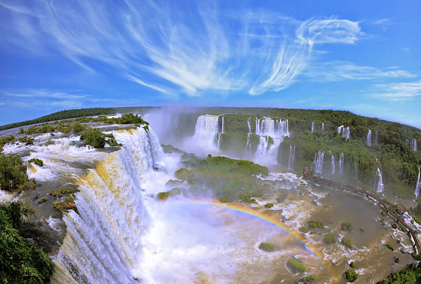 abschließender nebel über dem wasser - iguacu falls argentina tropical rainforest rainbow stock-fotos und bilder