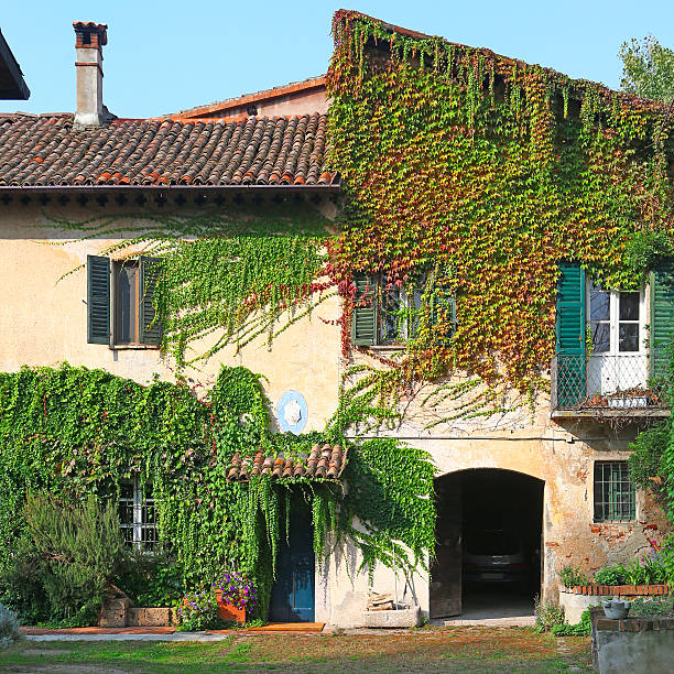 istock Italian country house in early fall, square 186430364