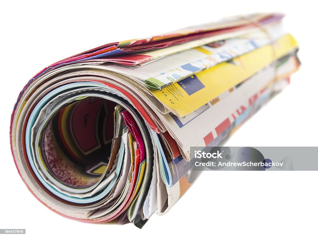 Rotolo di molte riviste isolato - Foto stock royalty-free di Bianco