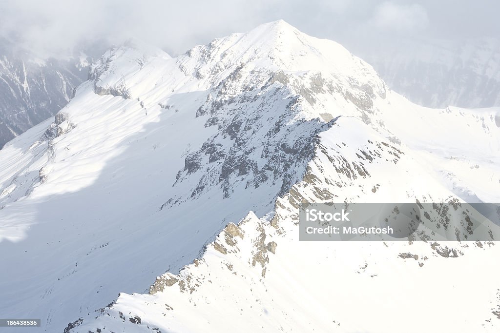 雪で覆われた山のクラウド - アイガーのロイヤリティフリーストックフォト