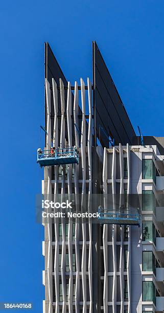 Arbeiter Team Arbeiten An Der Fassade Highgebäude Stockfoto und mehr Bilder von Arbeit und Beschäftigung - Arbeit und Beschäftigung, Arbeiten, Arbeiter