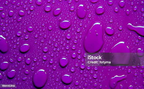 Waterdrops - Fotografie stock e altre immagini di Chimica - Chimica, Viola - Colore, Acqua