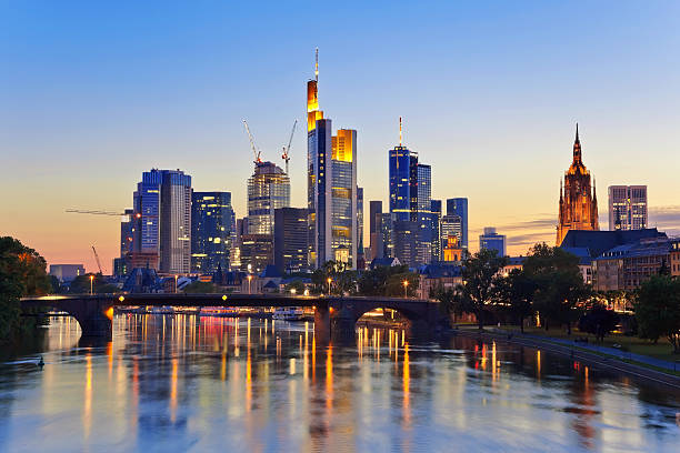 istock Frankfurt city skyline 186445771