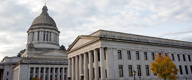 prédio do capitol legislativo pedra coluna frente olympia washington - secretary of state imagens e fotografias de stock