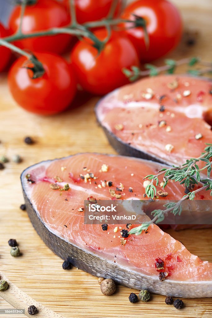 Trancio di salmone con timo e pepe - Foto stock royalty-free di Alimentazione sana