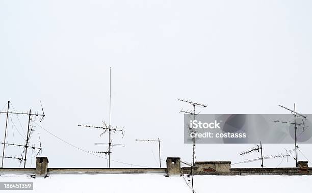 Anteny Na Dachu - zdjęcia stockowe i więcej obrazów Antena - Antena, Bez ludzi, Biały