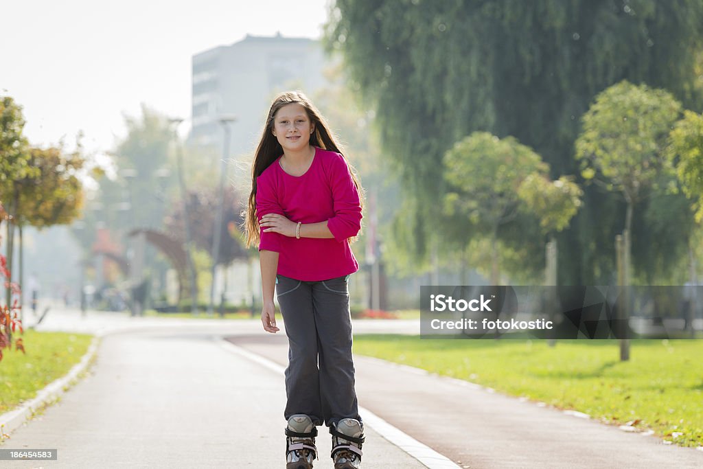 Fille sur le rollerblades - Photo de Activité libre de droits