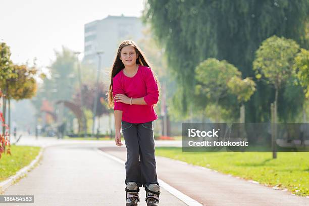 女の子 Rollerblades - 1人のストックフォトや画像を多数ご用意 - 1人, インラインスケート, インラインスケートをする