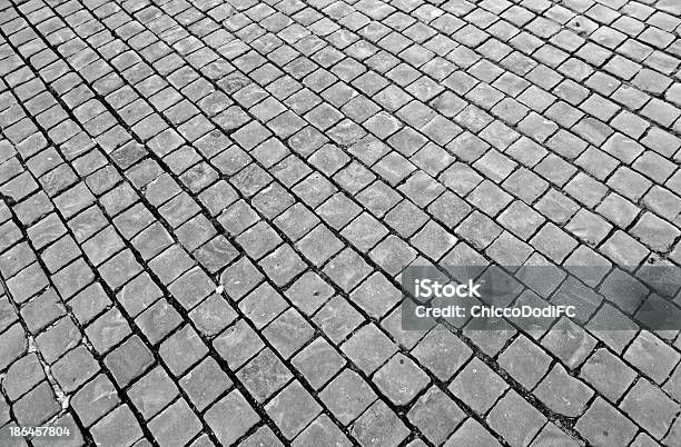 Foto de Pavimentação Com Paralelepípedos Na Praça De São Pedro e mais fotos de stock de Azulejo